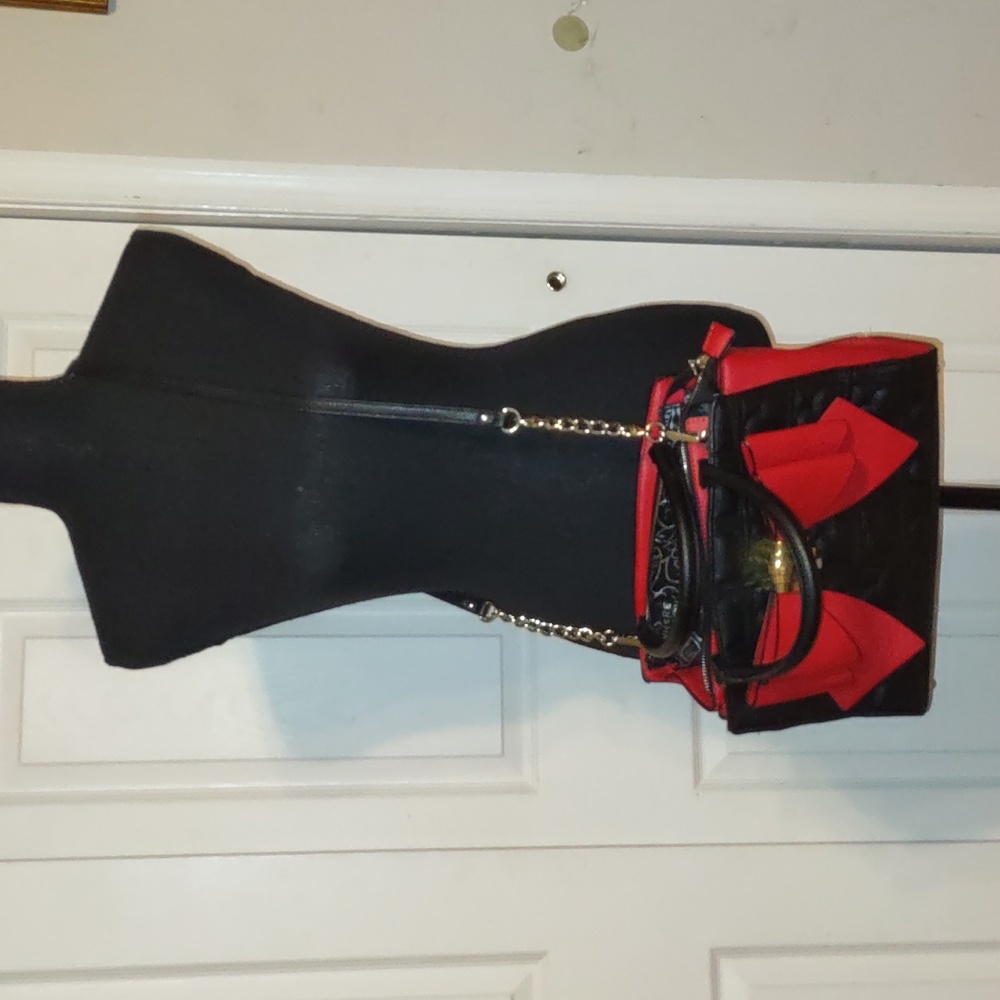 Betsey Johnson Black and Red Bow Bag - Picture 2 of 10